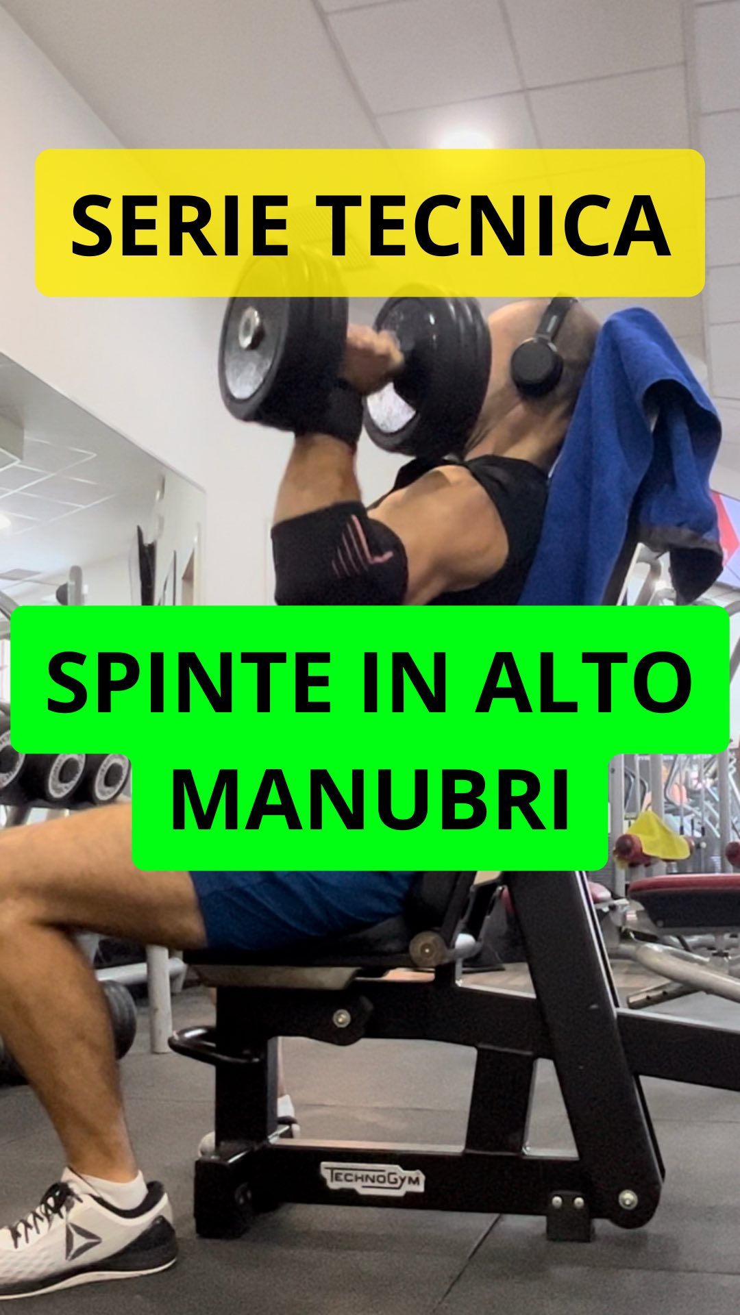 Ciao a tutti! 👋🏼
Continuiamo la nostra serie tecnica e oggi andiamo a vedere un ottimo esercizio per le spalle!
Stiamo ovviamente parlando delle SPINTE IN ALTO CON MANUBRI, in questo caso seduti su panca. 🤷🏻♂️🏋🏻♂️
Si tratta di un movimento che va a coinvolgere tutta la spalla, ma soprattutto la porzione frontale, ovvero il deltoide anteriore.
Generalmente si presta bene per ripetizioni medio-basse e carichi medio-alti, ma è molto versatile.
Questo esercizio viene spesso sottovalutato, ma è davvero raro vedere qualcuno che riesce ad eseguirlo correttamente, soprattutto quando i carichi diventano importanti.
La sua spiegazione meriterebbe un capitolo di un libro, ma sono convinto che questo piccolo video possa aiutarvi a migliorare l’esecuzione e ad ottenere molti più risultati!
Perciò, occhio al Nutrizionista! 👨🏻⚕️💪🏼
Qualora fosse di tuo interesse, ti invito a seguirmi, cercarmi su MioDottore, controllare il mio sito www.lucazucchelli.com e a scrivermi per qualsiasi dubbio o chiarimento.
Vorresti trasformarti nella migliore versione di te stesso, ma non sai da dove iniziare? Scrivimi e discutiamone insieme!
Hai già deciso di prenderti cura della tua salute e di rimetterti in forma, ma non sai a quale professionista rivolgerti?
Beh, sono qui per questo! Non tergiversare, contattami!😉
#nutrizione #alimentazionesana #nutrizionista #mangiare #dieta #salute #dimagrire #cibosano #fitness #fit #sport #healthyfood #health #lifestyle #fat #body #bodybuilding #diet #shoulderpress #press #shoulders #spalle #forza #atleta #athlete #palestra #gym #endurance #allenamento #performance