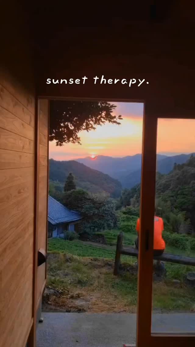 夕焼けが棚田を金色に染める時間。
When the sunset turns the terraced fields into gold.
Another magical evening at Sky Tea House.
#天空の棚田
#夕焼けの絶景
#GoldenTerraces
#SunsetSanctuary