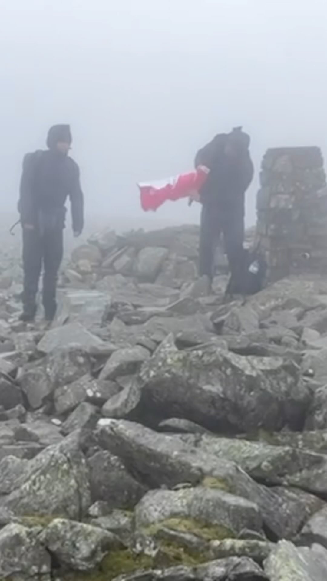 Use a bit of imagination and you can see I’m spelling out “Octavia”.
And yes, that is an O 🥊
We may not have managed all the peaks, but we did enough to spell out the name of who we’re doing it all for.
Please continue to donate through the link in my bio to support #Candlelighters 🙏🏻
Thank you so much to those of you who have already donated. And thanks to those of you who will 💚