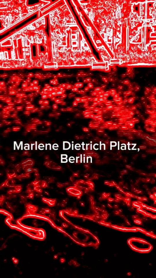 Testing my newly acquired skills for my next Instagram posts...
.
.
#berlinnachmass #potsdamerplatz #thementouren #dieneuearchitektur #downhistorylane #thewalltrail #newinstagramreels #instagramreels #reelsofinstagram #customizedtoursberln