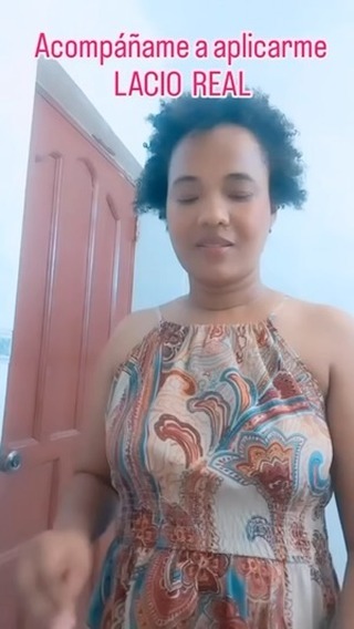 SÁBADO DE SALÓN 👰🏼♀️CON LACIO REAL🌸El secreto de lograr un resultado perfecto con Lacio Real está en su aplicación. Si no sigues el paso a paso correctamente, es posible que sientas tu cabello duro, que quede un poco áspero, que no esté brillante o que no logres el efecto antifrizz por el que se caracteriza. En este video, @Olachicaoristiana te muestra, paso a paso, cómo aplicar nuestra linea de alisado progresivo en casa para lograr un resultado fabuloso😍. Guarda este post para la próxima vez que lo apliques no te queden dudas del proceso. 🤔