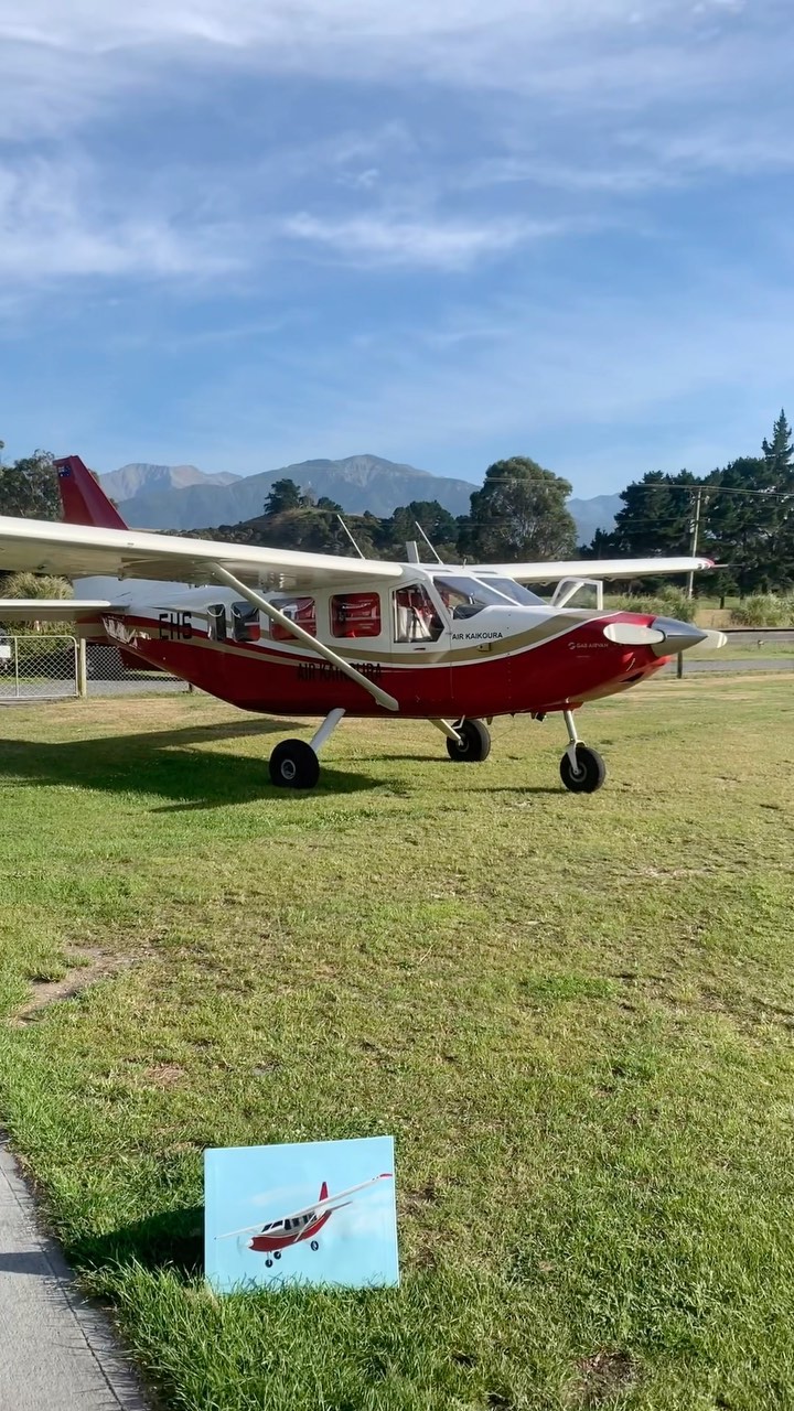 lil EHS with big EHS ✈️
how amazing is this painting done by Peter Laing!
•
•
•
•
#kac #airkaikoura #kaikouraaeroclub #aeroclub #nz #flyingnz #kaikoura #kaikouranz #nz #newzealand #aviationnz #aviation #airkk #ga8 #airvan