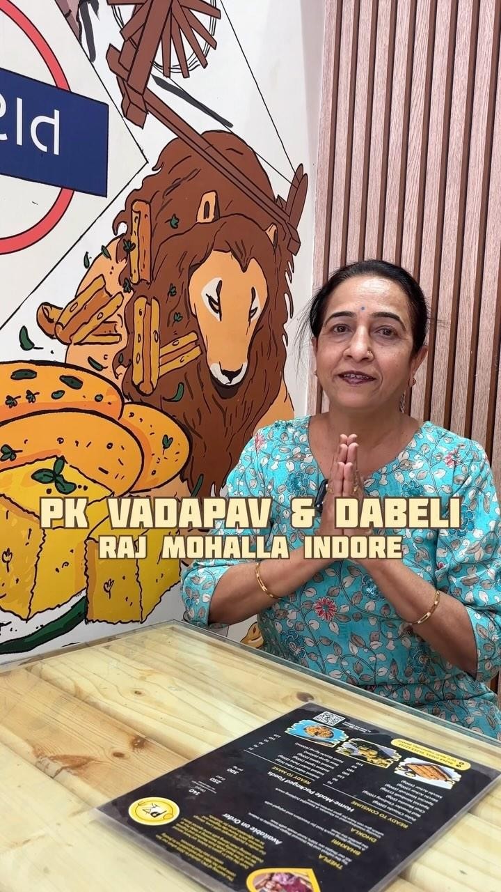 Viral Vada Pav Alert
@pkvadapav
#Place: PK Vada Pav and Dabeli
@pkvadapav
.
.
A small kitchen run by Anila Aunty in Rajmohalla since last 6 years finally becoming popular for their authentic Vada Pav and Dabeli.
This place definitely gives a homely vibe with the sweet couple making you feel like home!
.
.
Recommended Dishes:
PK’s Magic Chaat, Classic Vada Pav, Kutchi Dabeli, Thepla, Bombay Bhel, Sev Puri, Kesar Milk, Kesar Soda
.
.
Anila Aunty is also known for her amazingly soft, light and perfect theplas which are available on pre-orders. (Vaccuum packing option as well for travellers)
.
.
Timings: 12.30pm - 9:00pm (Sunday Closed)
Address: 14/7, North Rajmohalla, Near Sabji Mandi, Indore
Call/Whatsapp: 9425312212/9424865651
#PKVadaPav #VadaPav #Dabeli #AuthenticTaste #VocalForLocal #StreetFood #VadaPavLovers #Thepla #SevPuri #KesarMilk #BombayBhel #Indore #IndoreFoodies #VadaPavLovers