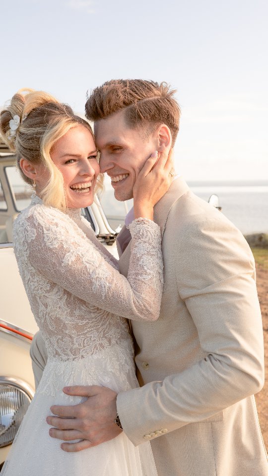 Aufs ins Liebesglück. Diese zwei Lovebirds sind einfach unglaublich.🤍
Wedding memories of V & L.
Love caputuring pure and authentic moments.
#hamburgfotograf #hamburgphotography #sylthochzeit #hochzeitsylt #sylt #hamburg #Liebesglück #lovebirds