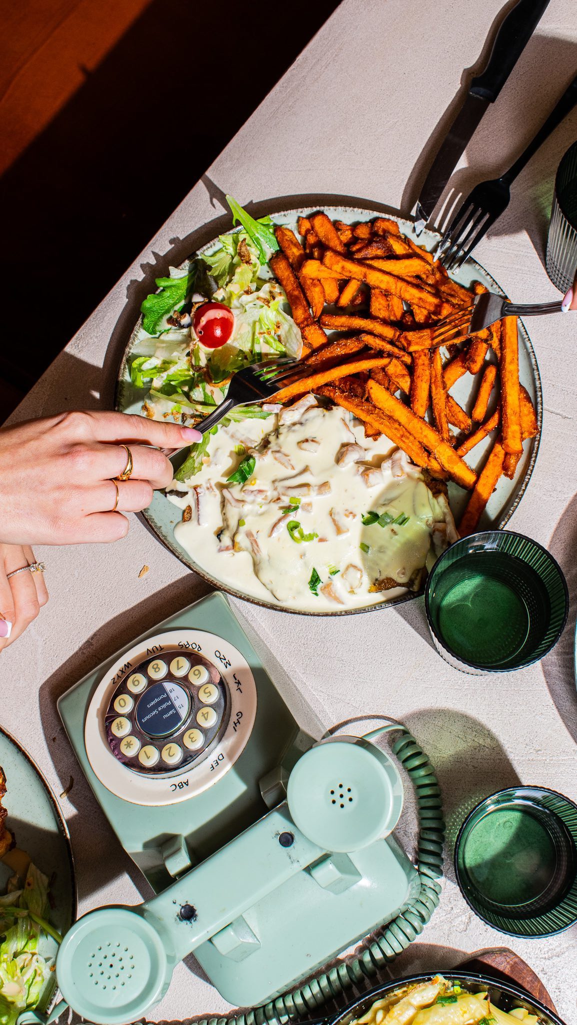 On plaide coupable 😬
Plats salés, tea time, brunch Merci maman c’est tout faire😎
💫 Au resto comme à la maison !
📍 68 route de Roissy, Tremblay-en-France
#restaurants93 #brunchtime #teatime #restohalalparis