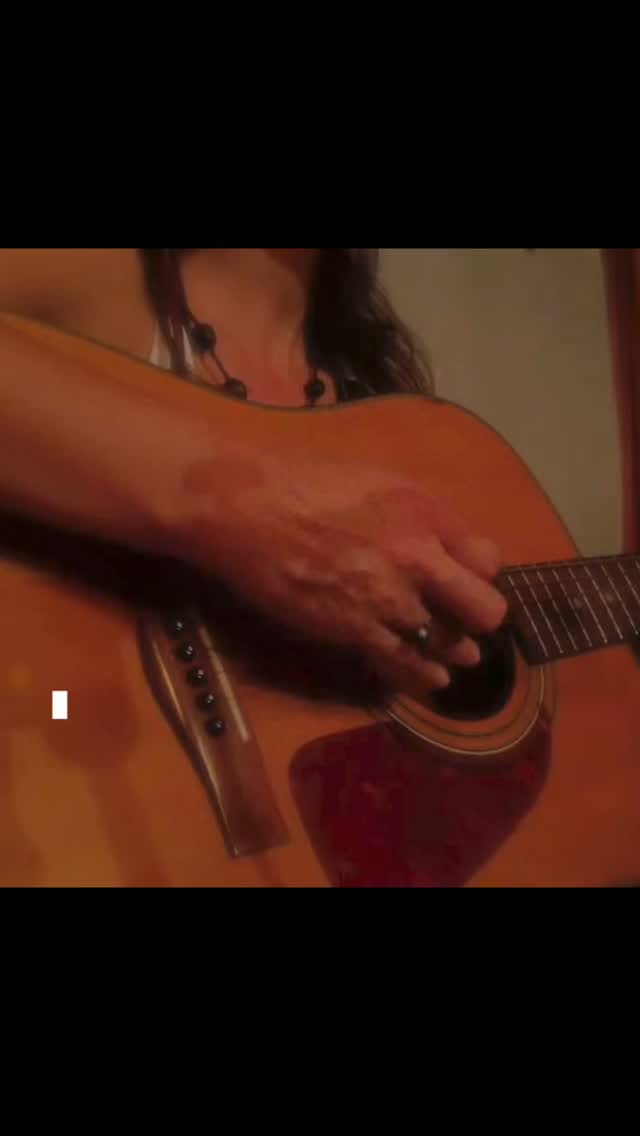 I stumbled upon this little pre studio session in my cabin in Sussex, UK, of my song Summertime… it’s sweet to remember that moment as the summertime returns once again. 🌻
I always love singing this tender song .
Giving gratitude to those one’s that have been so incredibly special and dear to me in my life, & at the same time, having the courage to let go & set each other free when needed ❤️
Filmed by @aukaimusic ✨