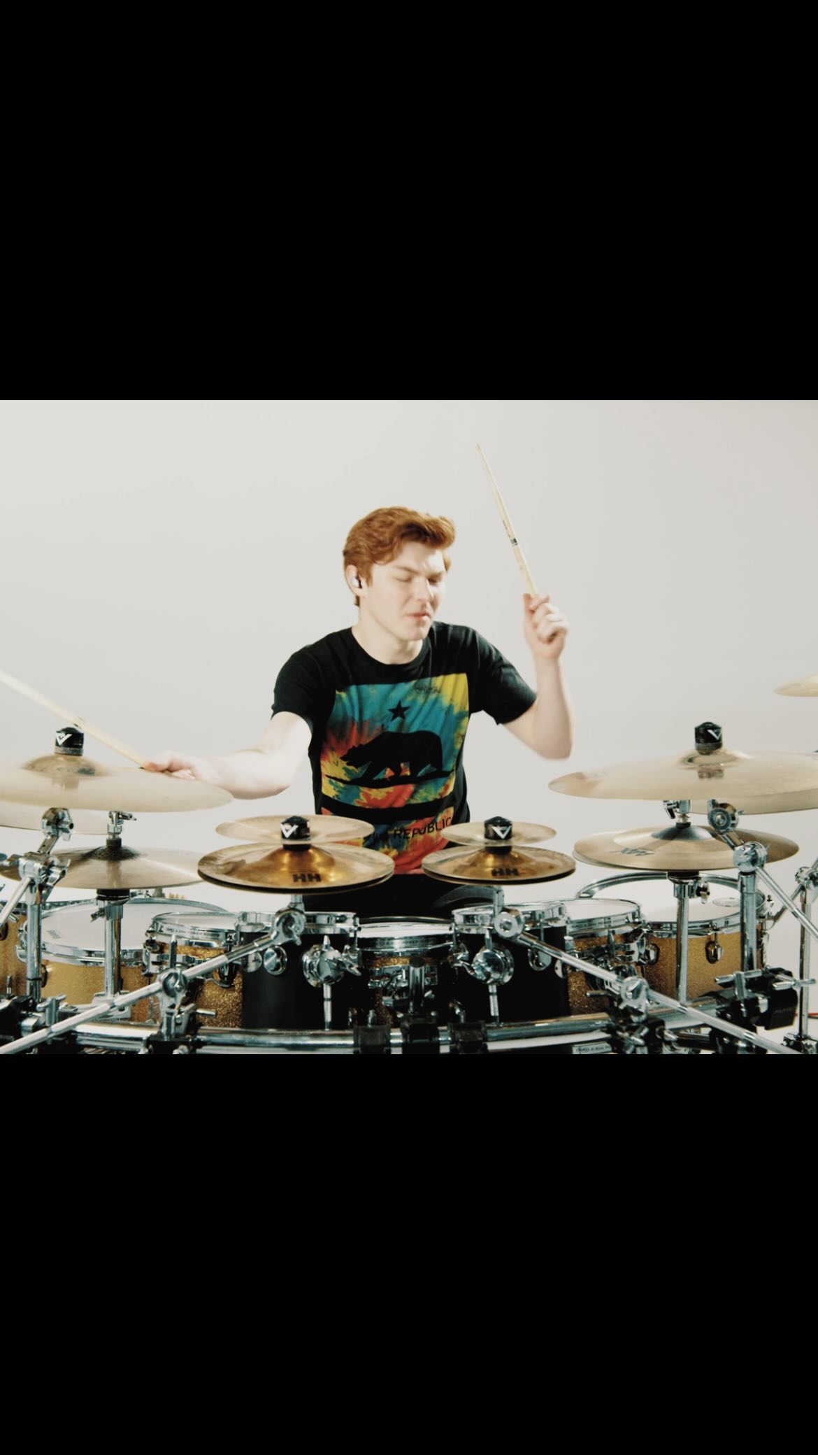 Our new album is finally out 🎉 To celebrate with us stream it and enjoy the music video for moonhike 🌒 full version on YT @felixmartinmusic @joantorresmusic
•
•
@sabiancymbals @mapexdrums @evansdrumheads @promarksticks @offsetpedal @humesandberg @kellyshuguy #sabian #sabiancymbals #mapexdrums #evansdrumheads #promark #humesandberg #offsetpedals #felixmartin #drumming #drums #drummer #drumlife #music #drummers #drumset #musician #guitarist #guitarplayer #drummerlife #groove #metal #metalmusic #progrock #fusion #progmetal #drumkit #baterista #drumsolo