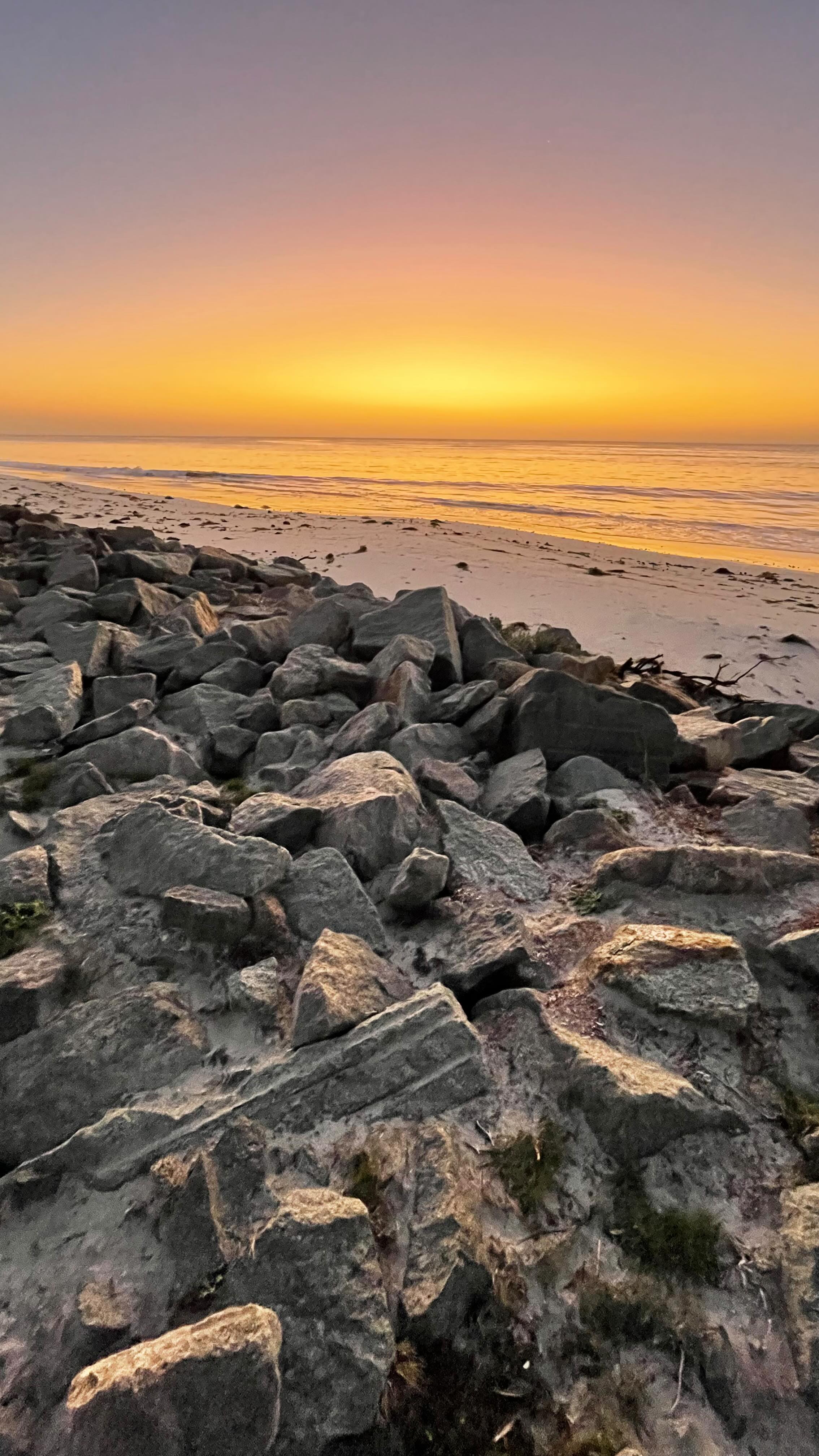 It can be calm or still and rough or rigid, but in the end, it is always beautiful. 🌊
#discoverkingstonse #kingstonse #beachstartshere #visitlimestonecoast #seesouthaustralia
