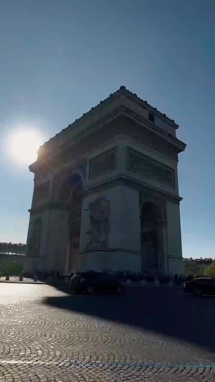 A huge thank you to our beauty sponsors @newyorkmakeupacademy and @unite_hair for bringing the glam. #PFW #BTS
📹 @newyorkmakeupacademy