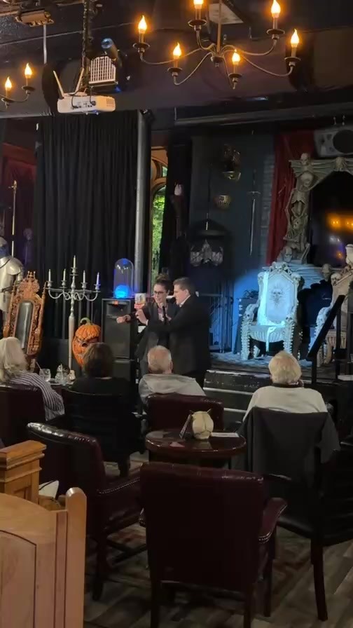 Live magic @thespookeasy