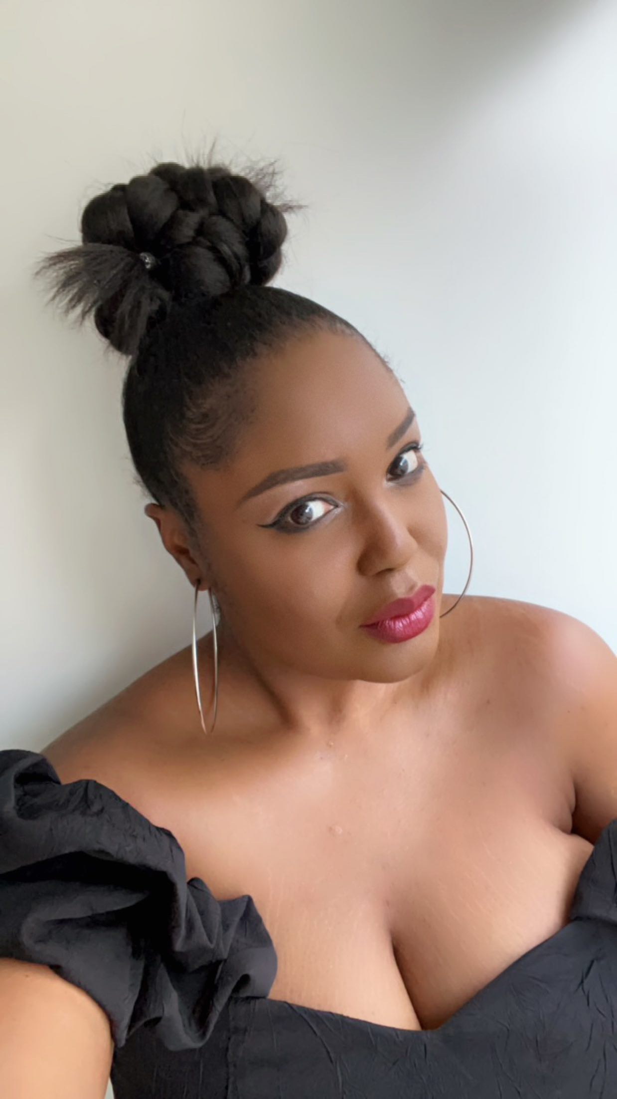 “I’m a kid again, I feel like thirteen
…
‘Cause they don’t make ‘em like you anymore (so)
So, I’ll be your fan for life
I dedicate this to my Superstar for all time”
~ @usher, Superstar
•
To My Boo, Usher Raymond IV. Happy 45th Birthday and thank you for making my world that much more special with your music. I am glad you made it for our second rendezvous à Paris. 26 years later, loved you 2/3 of my life. Seen you 8 times now and you only get more phenomenal every single time. Cheers🥂to me seeing you 80 more times cause I’m in this IV life. Excited for Coming Home!
Merci @studio.adakou for my lovely hairdo. ❤️
•
•
•
#xoesje #esjeenjoys #concert #instagood #reels #usher #usherrendezvousaparis #superstar #myway #burn #paris