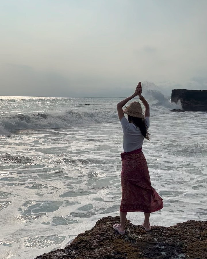 Freedom is a state of mind.
.
.
.
#freedom #qigong #yoga #energetique #mer #bali #ocean #eau #temple #tanahlot #spirituality #consciousness #conscience #mindful #mindfulness #instantpresent #lumiere #soleil #light #soul #ame