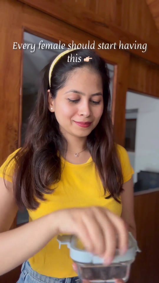 This Hormone Balancing Chocolate Fudge is based on the concept of seed cycling by Nature's Elements!
Females should consume this In Follicular Phase (Day 1-14) -
1/4 cup Nature's Elements raw Pumpkin seeds
1/4 cup Nature's Elements raw Flax seeds
2 tbsp fennel seeds
cardamom seeds from 1 pod (optional)
5-6 dates for binding
1/2 tsp cocoa for dusting
To make this first you need to roast all the seeds properly, then add it to a blender to make a fine powder, add w dates and blend to make paste like mixture.
Shape it and dust with cocoa l
🔔These can be stored in the refrigerator for upto 15 days
‼️Serving - 2 fudge in a day . This recipe measurements above will keep up for a week . Make double serving for 15 days
I recommend using Nature's Elements Raw and 100% Natural Pure Seeds.
#natureselements #seedscycling#hormones#recipes#lifestyle#wellness#females
Reposted from @kriti_kaur_dhiman