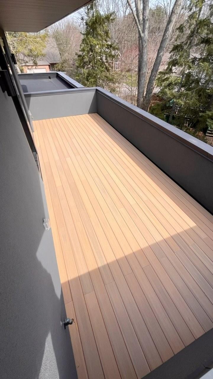 Welcome Spring. Beautiful rooftop terrace installation, in Dundas, Ontario. Floating deck over torch down roof. NO SCREWS. Warm and inviting but cool to walk on. Available in Canada only from Modern Arc Building Products @exterpark_yvyra #rooftop #rooftoplife