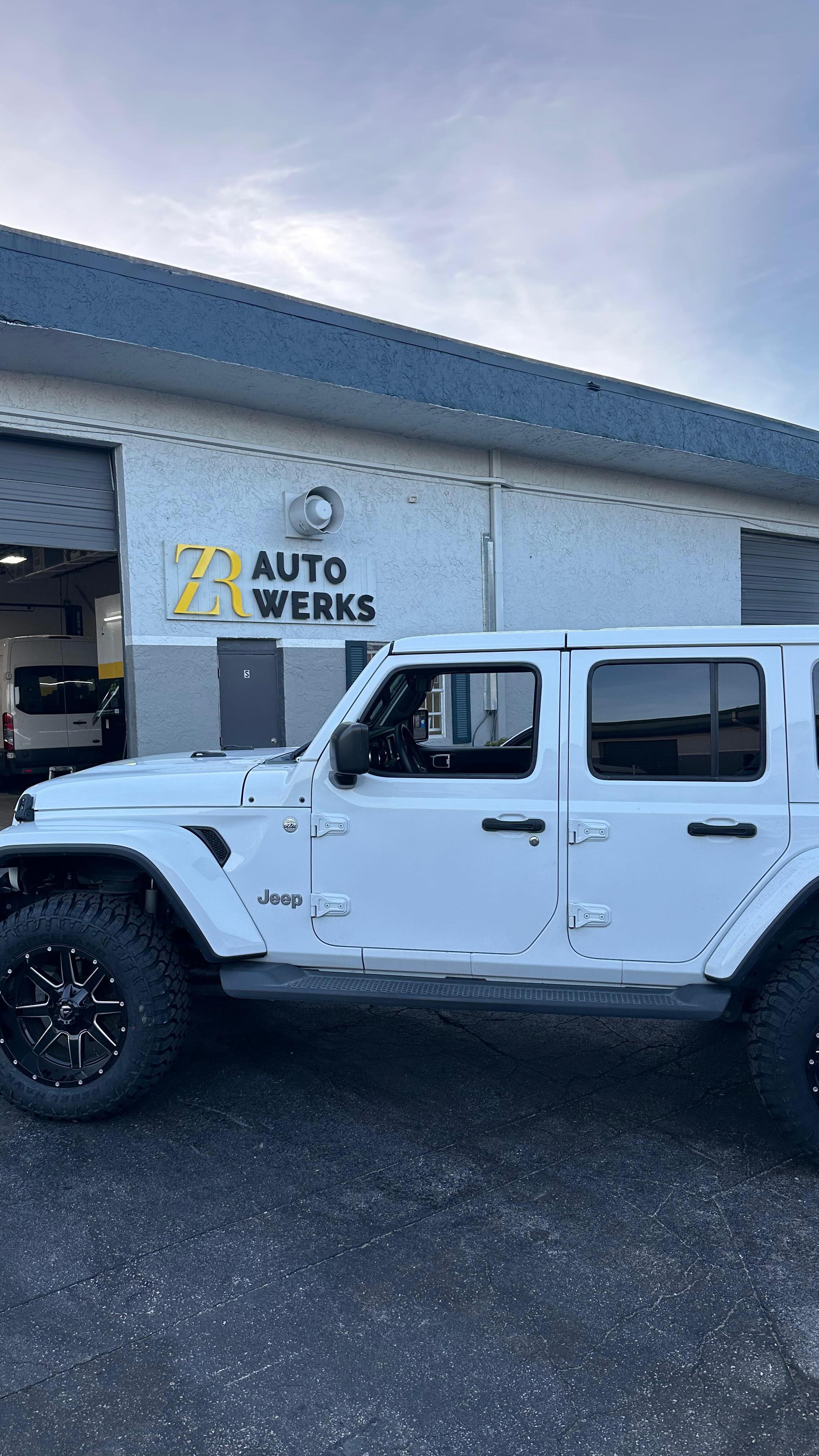 💛 Just rolled out this lifted Jeep Wrangler that’s sporting a brand new set of tires from ZR Auto Werks. This client can say goodbye to the noisy commute caused by old, worn-out tires. Here’s to smooth rides and quiet vibes, wherever the road takes you 🤌🏽.
🚙🏙️🔧Who’s next? If you’re interested in having a certified mechanic with over 15 years of experience work on your gem, contact us.
#JeepLife #QuietTires #floridamechanic #tirechange #wheelalignment #browardmechanic #certifiedmechanic #ZRautowerks