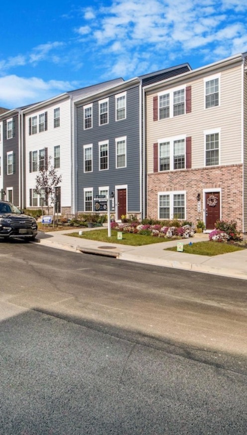 Just listed in The Preserve at Tuscarora
Two year old 3-level townhome with custom upgrades removing builder grade level touches - Open House 11/2 from 12-2pm 🔑🚪