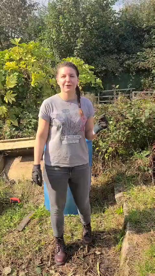 Making Compost Part 2 - Most important bits, chop everything down as small as you can, lay everything nice and flat and try to reduce any air pockets in the heap, squish it all down as you go. The easiest way for me in the end was climbing in the tub and standing on the heap 😂
#compost #composting #allotmentlife #gyo #allotmentlove #allotmentuk #growyourown