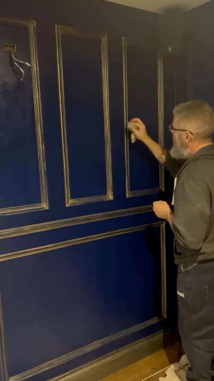 Loved working in this project , love the way the guild makes the blue pop.
#interiordesign #masterdecorator #guilding #cocktailbar