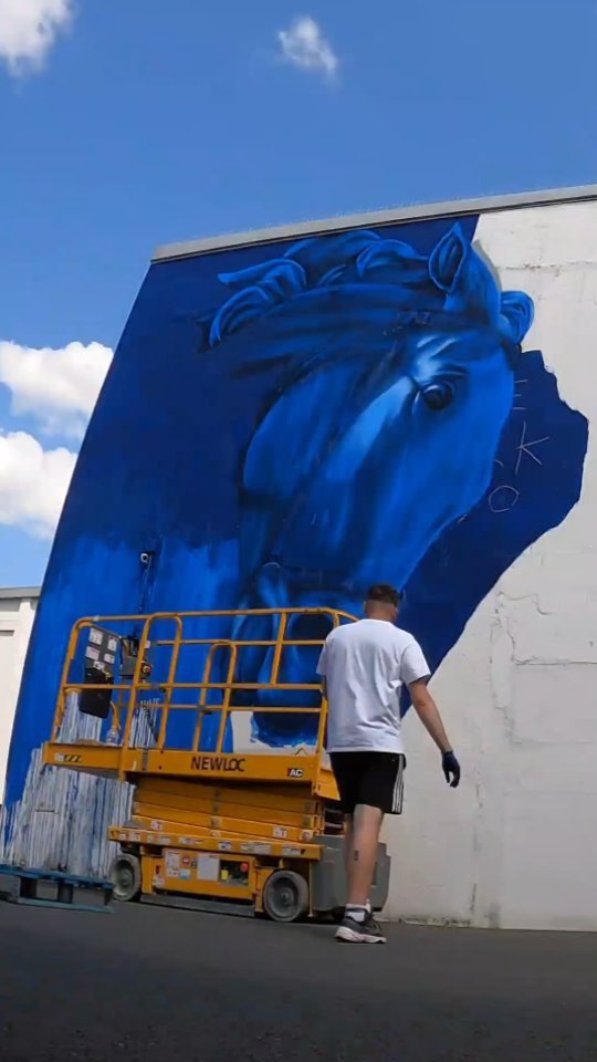 New triumvirat wall in la rochelle🇫🇷.
Big walls are so much fun. Many thanks to @asso_lord and @sery_oner . It was another great festival!
#graffiti #mural #urbanart #streetart