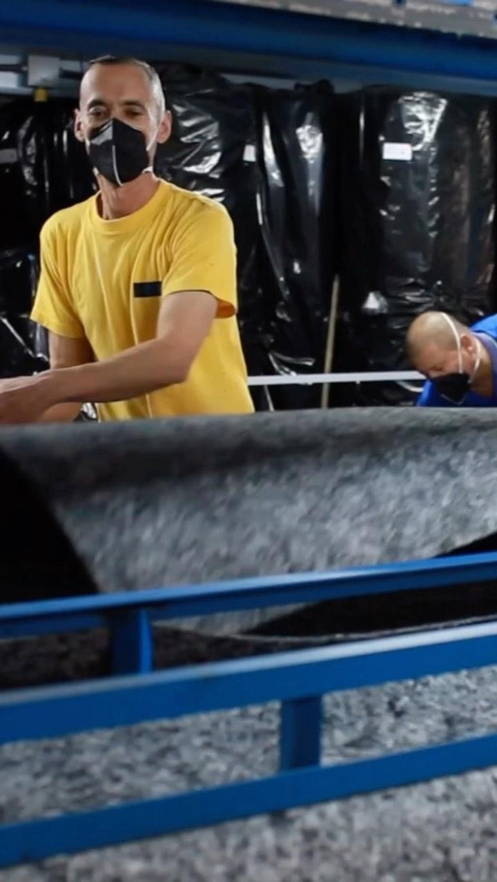 Nuestra capacidad actual de producción de fieltro es 150,000 metros lineales mensualmente. Nuestra gama de colores incluye, blanco, gris oscuro, verde, rojo, amarillo y azul. También ofrecemos gramajes de 4, 5, 6 y 15 mm. Si deseas obtener más información acerca de este insumo textil, contáctanos:
✉️fieltrotex@gmail.com
📞310-578-9369
#fieltrotex #fieltroscolombia #fieltroindustrial #insumotextil #insumoscolombia