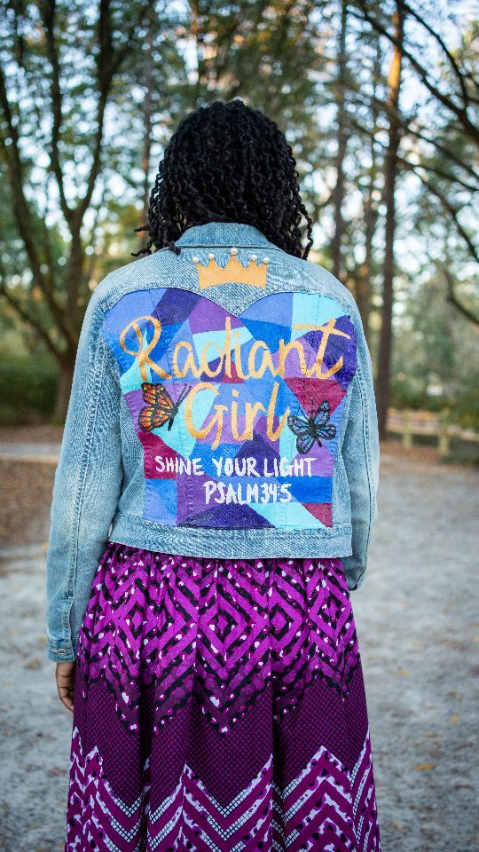 Radiant Girl | Author's Note
In 4 days, Radiant Girl: Daughter of the King will be out in the world. Here's a special note from the author about her heart and purpose behind the book. We can't wait to share this moment with you! 👑💜✨
🎥 x GOAT Media, LLC
#RadiantGirl #Bookstagram #KidLit