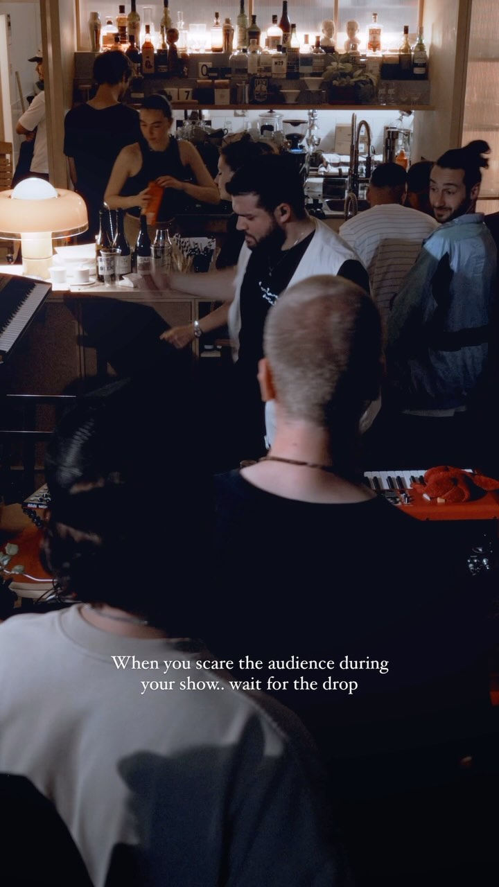 When you scare the audience during your show.. 🎹
🎥 @ccalab_
📍 @coffeepage_lausanne