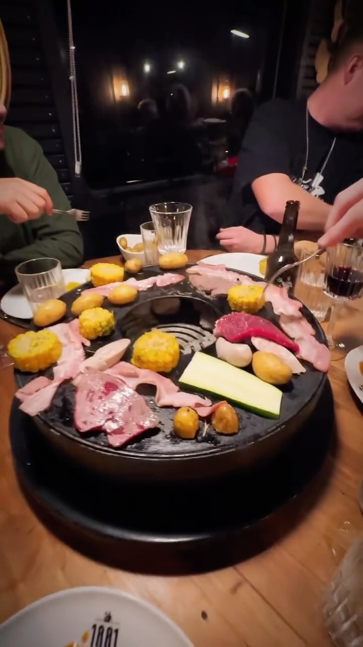 Aufnahme in die Zunft - Loris & Patrick
.
.
.
.
.
.
.
.
.
#vorstadtzunft #vorstadtzunftsolothurn #fasnachtszunftvorstadt #stammzunft #solothurn #solothurncity #solothurntourismus #solothurnguide #solothurner #solothurnerin #solothurnfasnacht #solothurnerfasnacht #vorstadtsolothurn #vorstadt #wagenbauhunft #loooge #tribüne #fasnacht2024