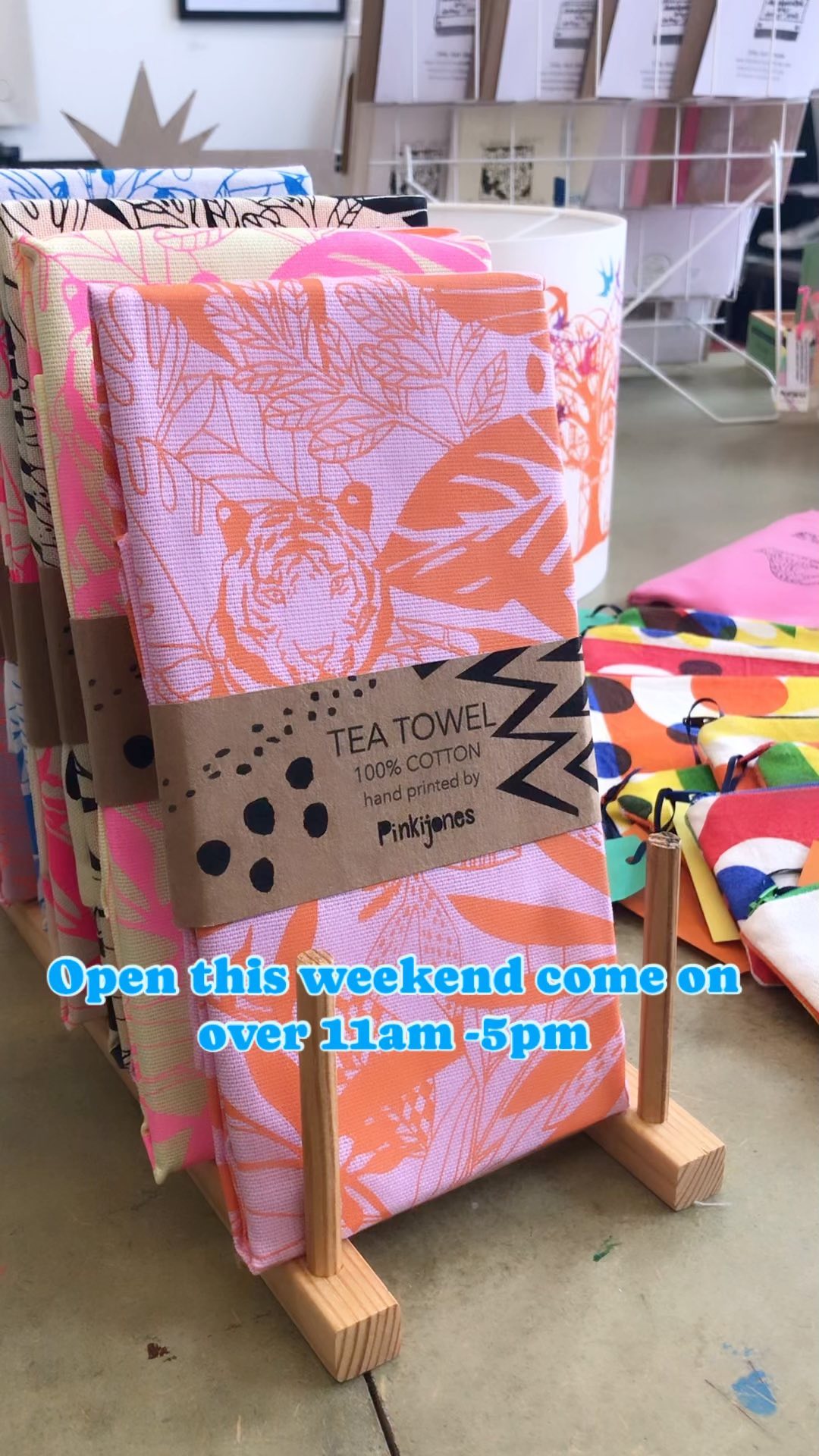Last chance to catch us!! We’re open this weekend for @artistsopenhouses Saturday 18th and Sunday 19th 11am -5pm. Come and see original handpulled screenprints, t-shirts, cards, tea towels bags and more all printed by hand, see the studio and find out more about what goes here and how you can be part of it 😀 see you there!!
#originalscreenprints #handprinted #handpulledprint #screenprinting #silkscreenprinting #supporthandmade #openaccessstudio #screenprintingbrighton