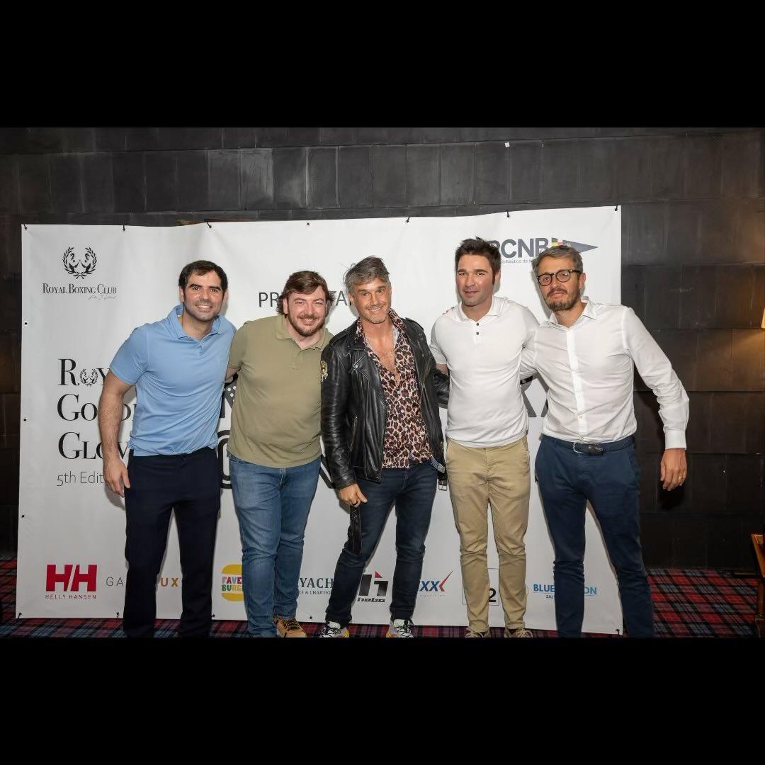 Felicidades a nuestros ganadores Royal @favela_burger
Después de una semana intensa de entrenamiento podemos darnos el gusto de unas fantásticas costillas BBQ o una hamburguesa de lujo!
#favelaburguer
#stylerbc
#flowrbc
#rcnbarcelona