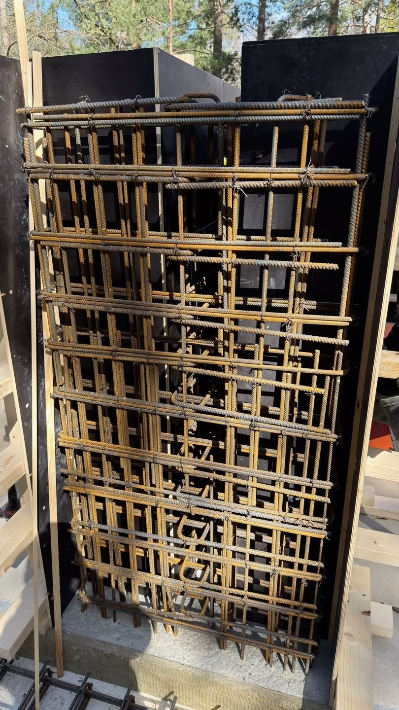 Mycket armering i den här lilla kiosken😂
Trevlig helg 👋🏻☀️
#armering #rebars @ajko.ab #tyresobetong