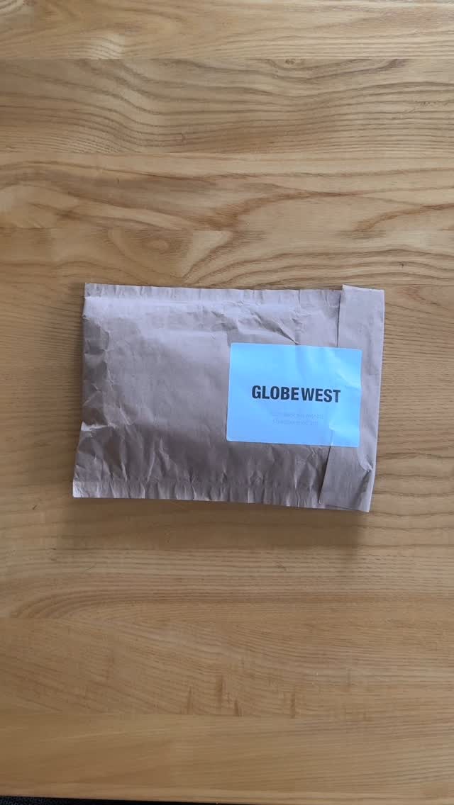 Opening a package on camera, the true struggle of the modern human. 🫠
All jokes aside, thanks to @globewest for sending us these table samples. They are amazing and we are excited to use them in future projects! 😍
#hausofgray
#glovewest #interiordesign #interiorstyling #homedecor #diningtable
