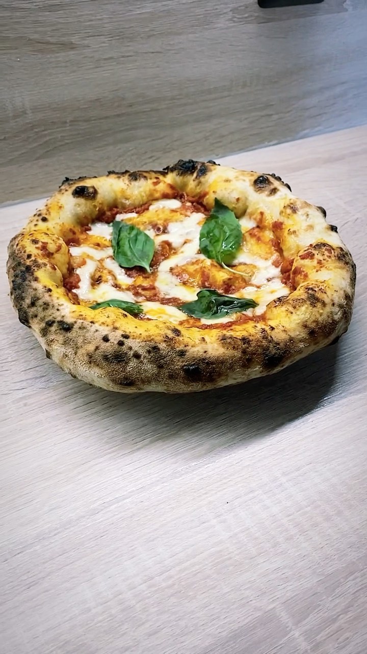 When you combine sourdough with biga, the result is just poetry 🍕
@pizzahut 😂