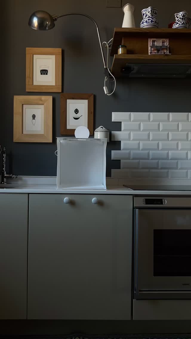 ❤️ 💬 Chiacchierando con voi, che avete chiesto un sacco di info sulla t-shirt “tradurre un cappelletto”, mi sono ricordata che avevo fatto un paio di video sul progetto!
Ovviamente sono persi in fondo in fondo in fondissimo al feed, perciò ve li riposto.
📹 👕 🎨 Se avete voglia di scuriosare tra i reel, trovate anche quello su come ho serigrafato le t-shirt!
Se avete ancora più voglia, ho scritto un articolo sul mio blog
👆🏻 come solito, link in bio!
.
.
.
#emiliaromagna #cappelletti #tradurre #tradizione #innovazione #emilia #visitemilia #food #italianfood #cappellettotrainingkit #howto