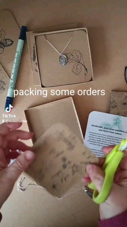 Packing some orders!
#jewellery #gift #packanorderwithme #silverjewellery #oak #nature #craft #EtsyStarSeller