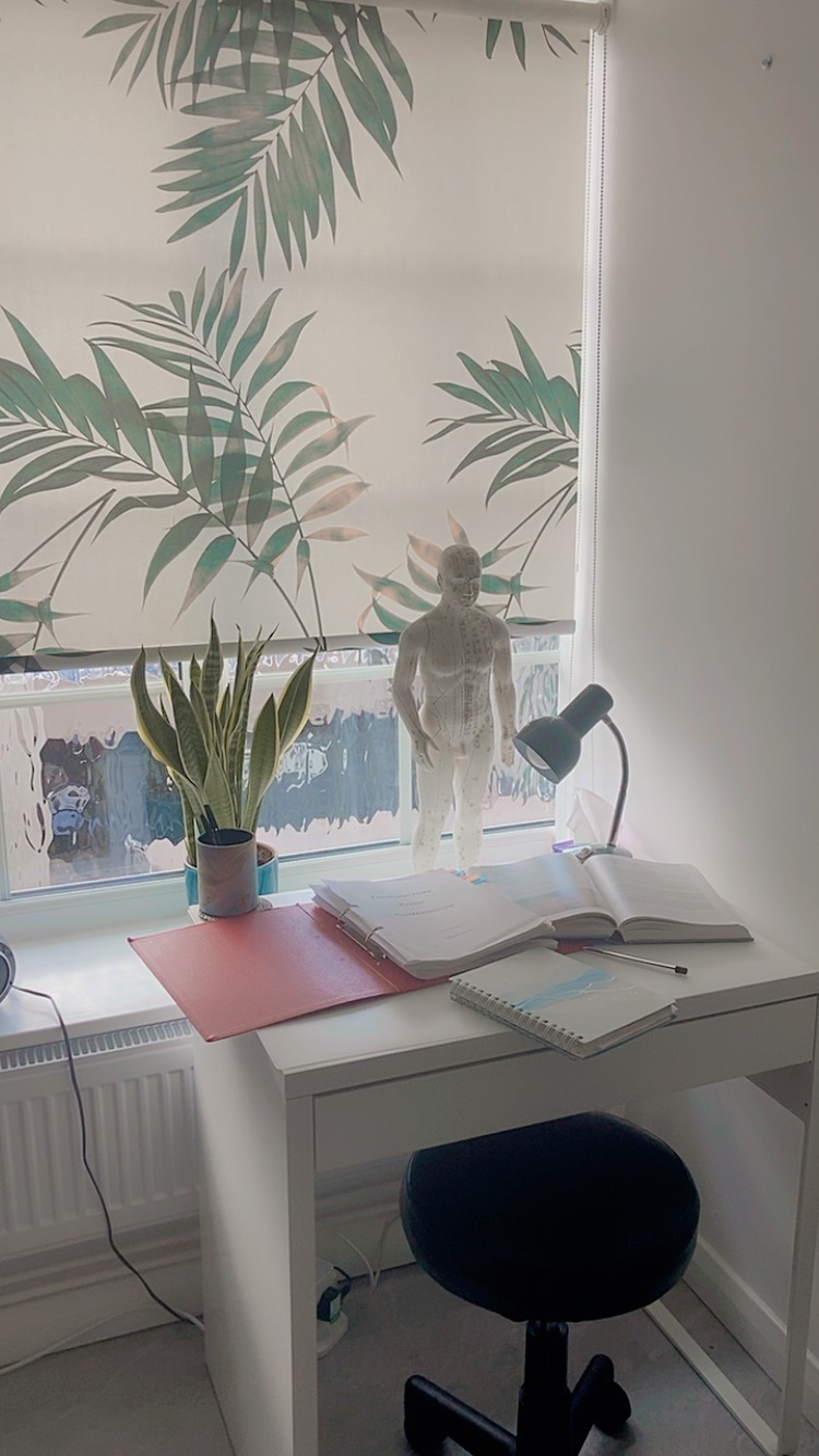 Here’s my lovely treatment room @treathealthandwellbeingclinic where I offer acupuncture every Tuesday 9:30-3:30.
A haven of calm right in the heart of NR3. I’m so pleased to have started working alongside the amazing team of practitioners here. Everyone is so committed to providing high quality complementary therapies. #acupuncture #nr3 #norwich