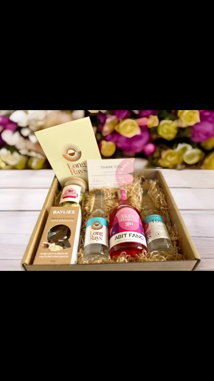 Looking for the perfect Mother’s Day gift?
We’re so excited to announce we’ve made a limited number of gin gift boxes!
Each gift box includes either a Signature or Moonflower Gin
-2x bottles of @longraystonic specifically matched to the gin flavour
- 110gram jar of G is for Garnish dehydrated fruit
- Packet of @bayliesdelights premium triple choc cookies
Both Baylies and G is for Garnish are fellow Adelaide Hills businesses
PLUS FREE SHIPPING ON ALL GIFT BOXES!!
Get in while stock lasts
.
.
#mothersdaygiftideas #mothersdaygiftbox #gingift #gingiftset #adelaidehillsbusiness #baylies #gingarnish #adelaidegin #southaustralianmade #gingifts #giftformum #giftforher🎁