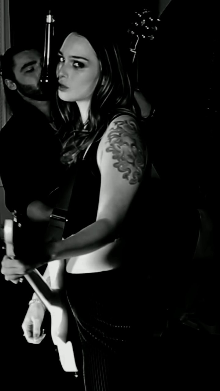 Harder is yours at Midnight.⛓️🛌
#newmusic #ballad #womeninmusic #womenwhorock #newmusicfriday #sadsongs #growingpains #canadianmusicrocks