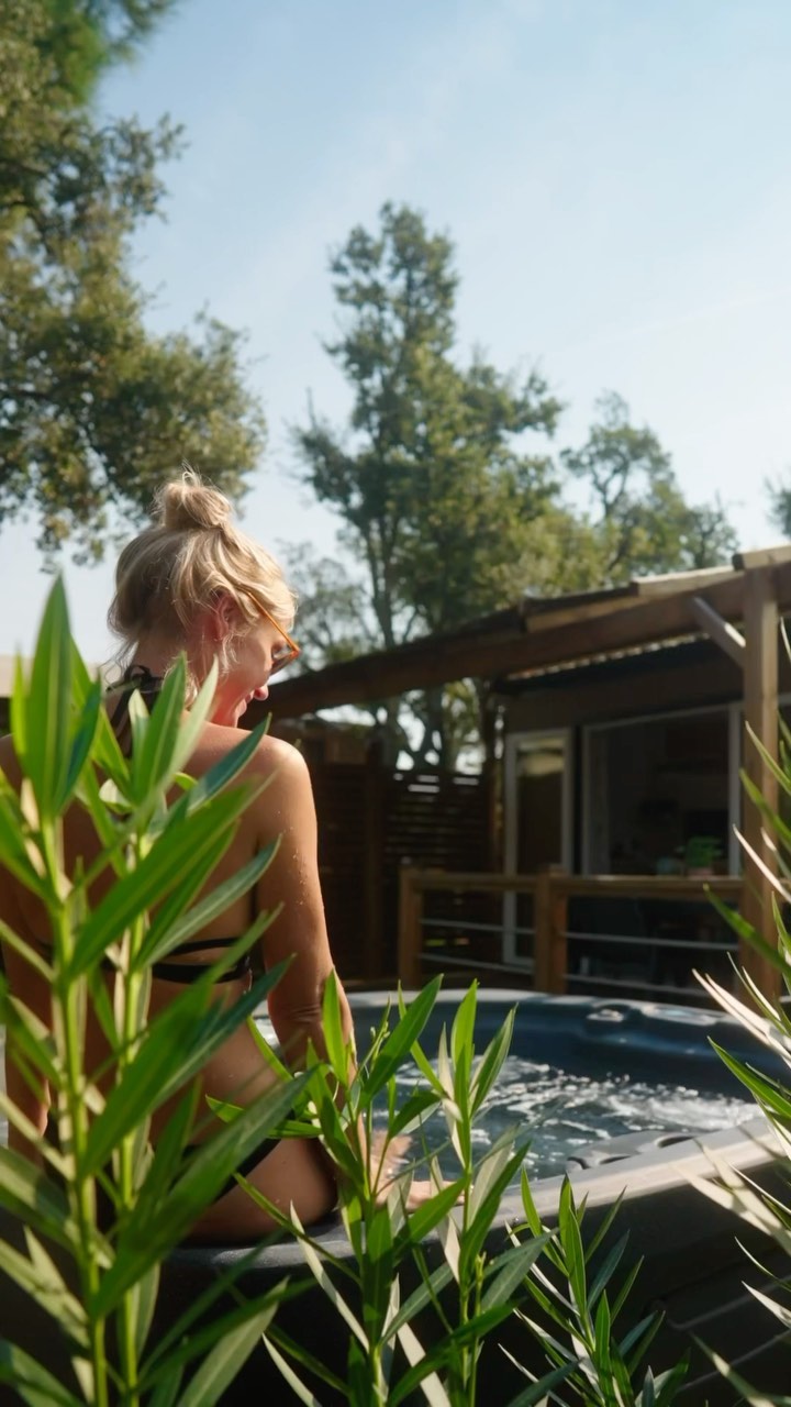 Qui aimerait être ici ? 😍
@camping.des.mures
#campinglife #camping #mobilhome #videocamping #campingvideo #detente #jaccuzzi #videaste #filmmaking #filmmaker #videopromo #videopromotion #videocorporate #corporate #sony