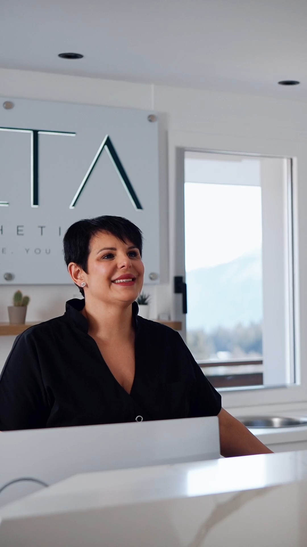 Experience ALTA Aesthetics in the heart of the Swiss Alps 🇨🇭⛰️
Where medical excellence meets natural serenity.
➡️ Book your free skin diagnosis now!