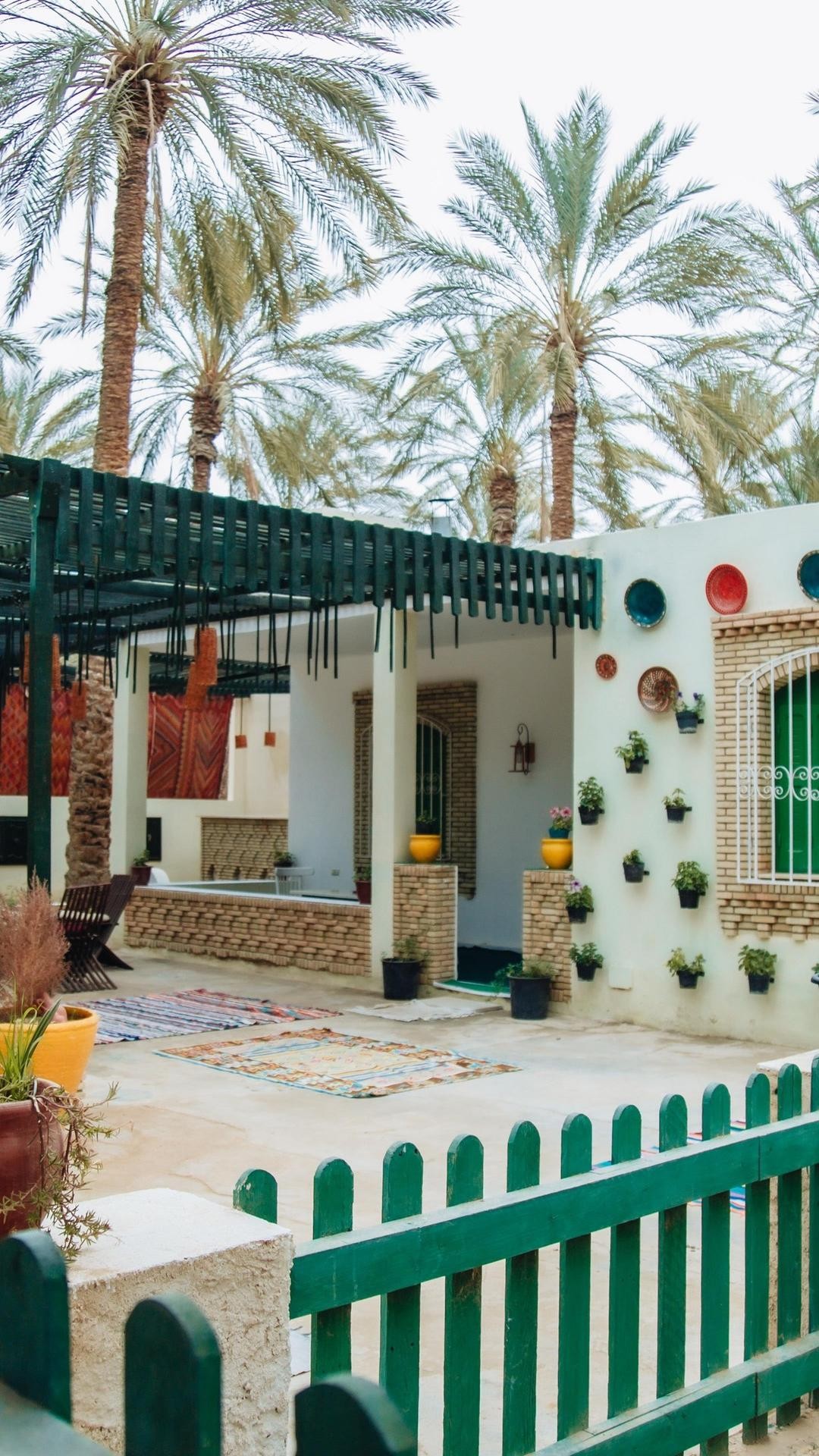 Découvrez La Villa Enchantée à Tozeur. Magnifique propriété de 2 chambres à couché au cœur d’une palmeraie. Disponible en location de vacances. Envoyez nous un message pour plus d’informations.
#tozeur #sahara #maisondevacances #beautifulplaces #ongjmal #discover #discovertunisia🇹🇳 #tunisia #tunisie #attractive #attractivediscoveries