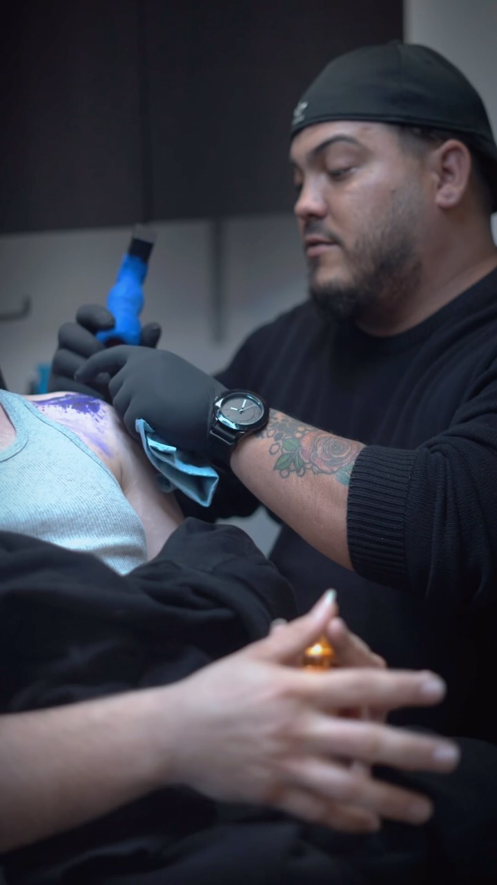 🔥🔥🔥This is how we start today! 🔥🔥🔥
#tattooartist #tattooshop #tattooed #tattooisart
#myfavoritetattoo #artoftattoos #freespirit #rockspirit #artist #girlstattoo #boystattoos #tattooshop #tauajespequeños#tatuajespequeños #tododearte #videostattoo #tattoopiercing #tattoarm #tattolegs