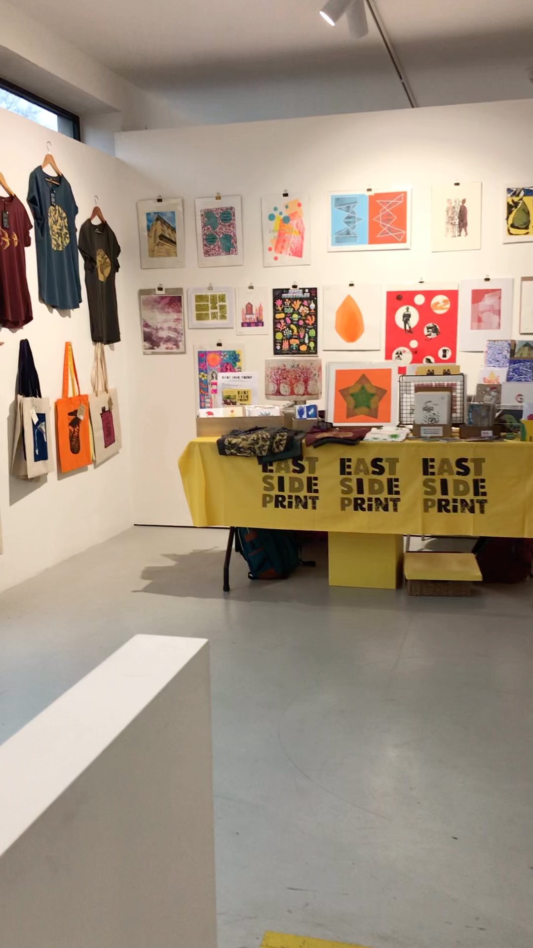 it’s the 2nd day of Press and Play @phoenix_artspace today come along and see us and all the other amazing printmakers work on show - here until 6pm and the cafes open too! 🔥🔥🔥
#brightonprintmakers #printfairbrighton
#screenprinting #supportlocal #independentmakers #supporthandmade #openaccessprintstudio #brighton #rainydaybrighton #phoenixartspace #eastsideprintbrighton