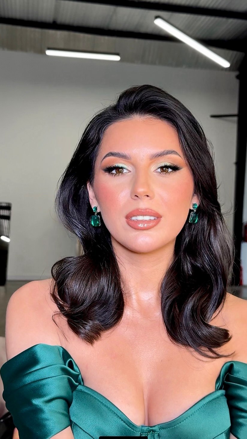 Gorgeous @roksolyanaaa with green accent on her eyes .
Hairstyle and makeup by me .
. @zhadane_uae
.
#modeldubai #makeupdubai