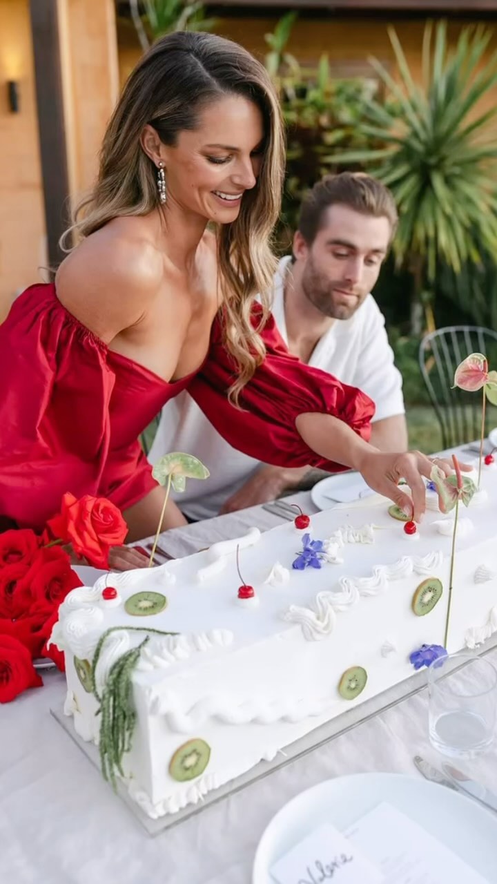 𝙰 𝚕𝚒𝚝𝚝𝚕𝚎 𝚋𝚒𝚝 𝚘𝚏 𝚖𝚊𝚔𝚎 𝚋𝚎𝚕𝚒𝚎𝚟𝚎
With
Concept, Creation & Photography - @beckrocchiphotography
Models - @elle_may_smith & Jord
Venue - @nuttinghil_
Cake - @rebellyouscakeco
Table Stylist - @blossomgatherings
Flowers - @nikau.flora
Video - @flyonthewallfilms
Stationary - @heyloladesign
Table Props - @la__mondaine
Furniture Hire - @frankandjoy
HMUA - @alexoustenbeauty
Dresses - @van.der.kooj
Centre piece cake inspired by @butter.au ❤️