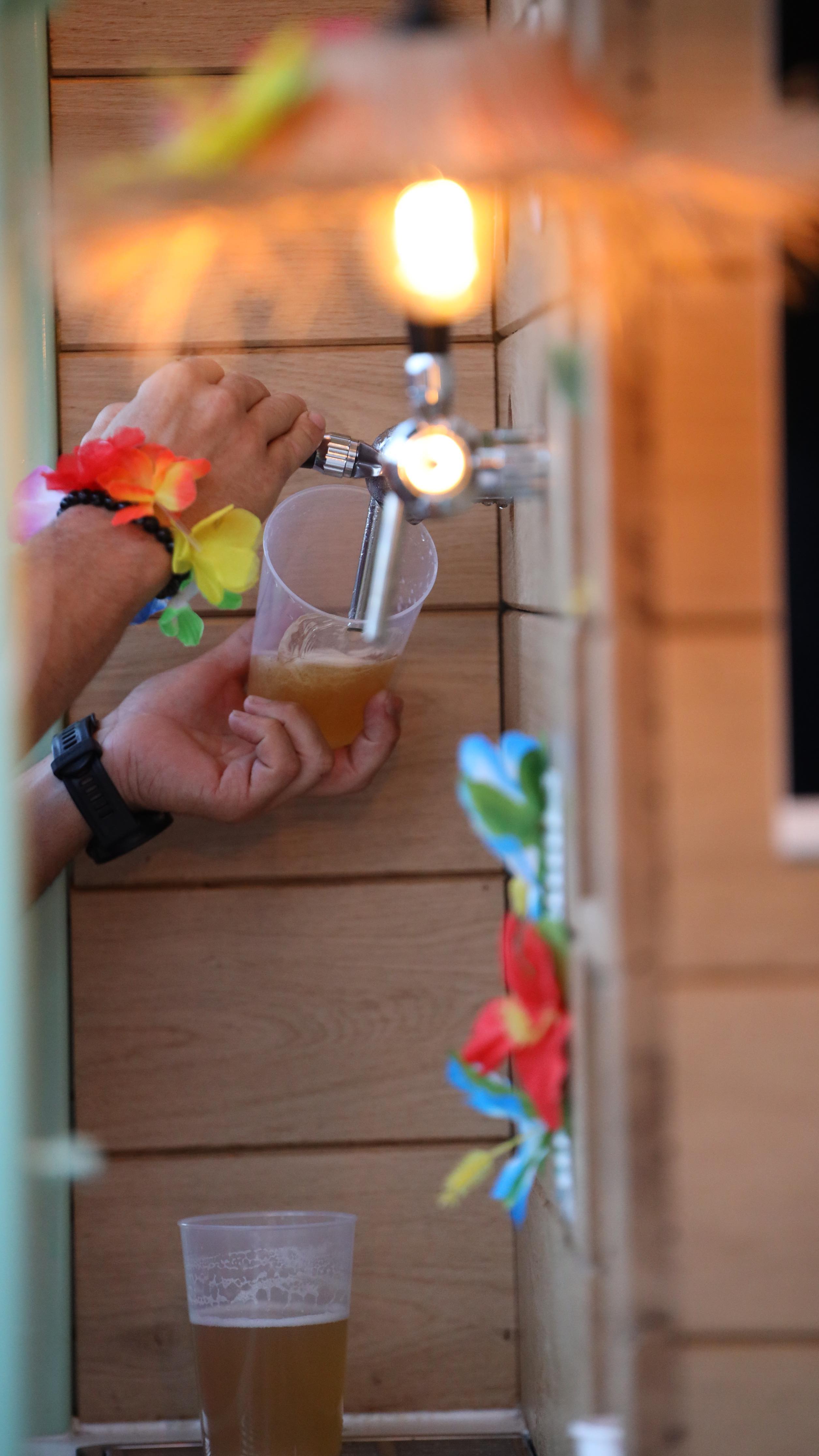 Découverte à travers ces images de la naissance de monsieur Binouze 🍺
#bière#piaggioAPE50#transformation#pompeabiere#fête#beertruck#clermontferrand