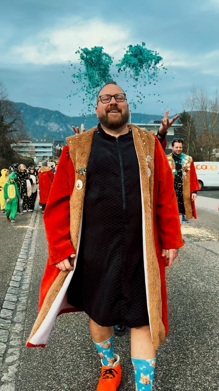 d'Vorstadtzunft z'Gast am Chinderumzug z'Bäuch
@schwarzmeerfroesch