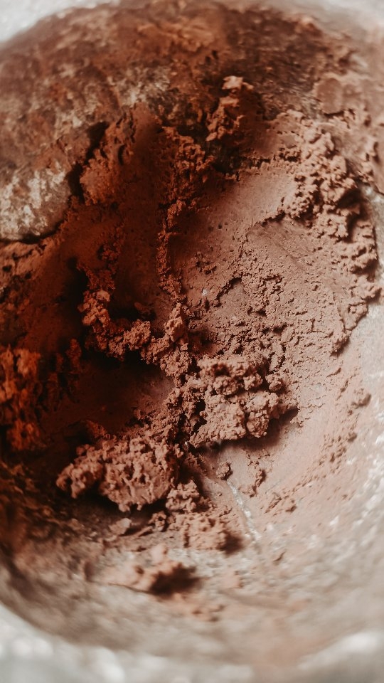 ✨ A glimpse into our magical Cacao Workshop at @maritoni_feinkost in Munich! ✨
Together, we crafted cacao paste by hand, grinding each bean with love. Watching it transform into a rich paste was such a joy.
Big thanks to everyone who joined, to Maria for this great opportunity and to @cacao_collectors, my favorite cacao supplier in Munich, for the incredible beans! 🍫💫
Have you ever made cacao from scratch? Share your experience below! ✨
Love, Mayu 🤎
#cacaoworkshop #cacaopaste #cacaolover #ixcacao #cacaoceremony #cacaohappiness #soundhealing #ceremonialist #cacaodelavida #cacaoshaman #mayudelavida #cacaomagic #handcraftedcacao