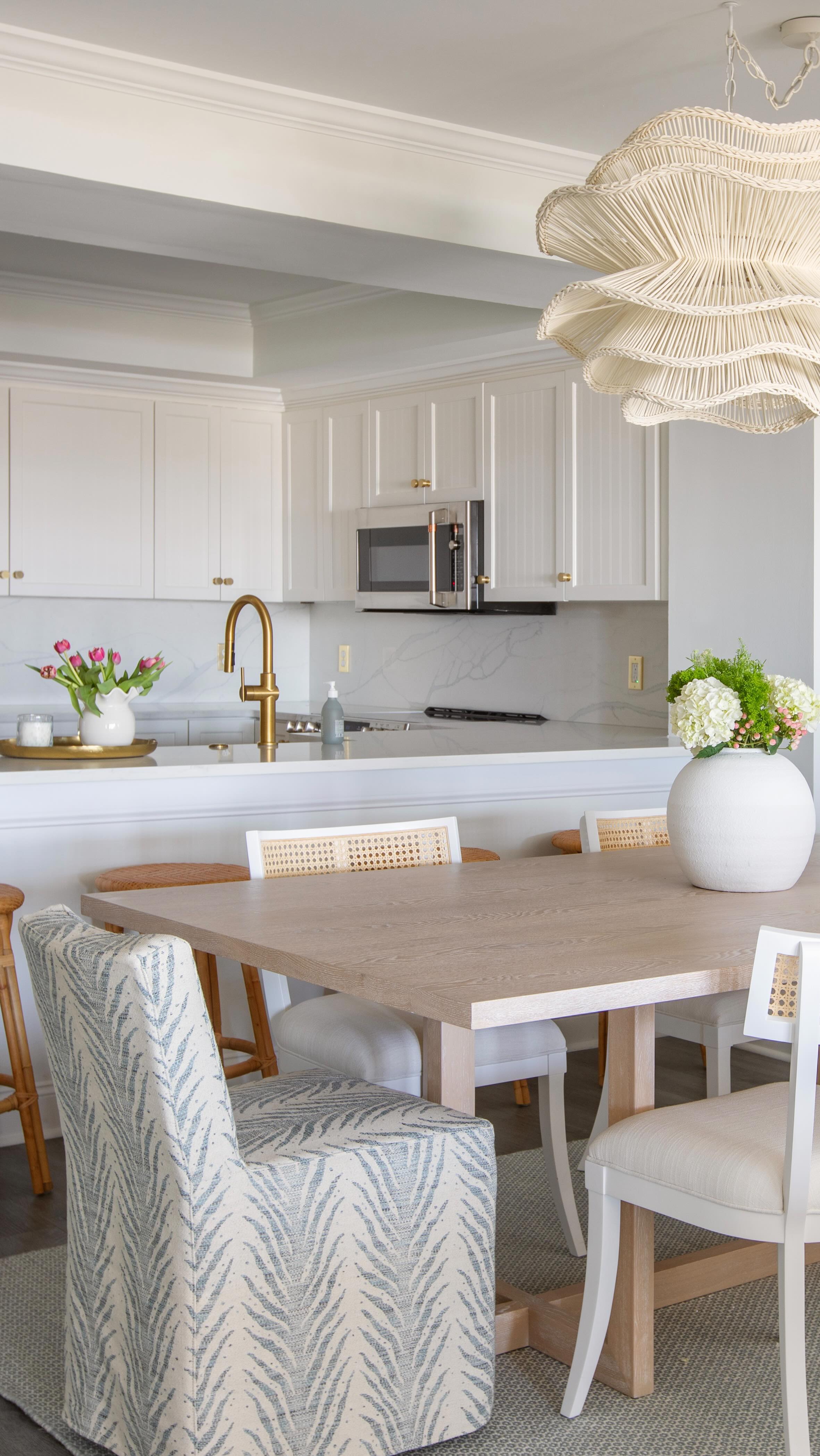 Dining transformation at Oceanfront Oasis ~ from dark and outdated to bright and coastal 💫
#shemcreekstudios #charlestoninteriordesign #homedecor #charlestonsc #coastaldecor #coastalhome #interiordesign #isleofpalms #charlestondesign #coastaldesign #coastalkitchen #coastaldiningroom