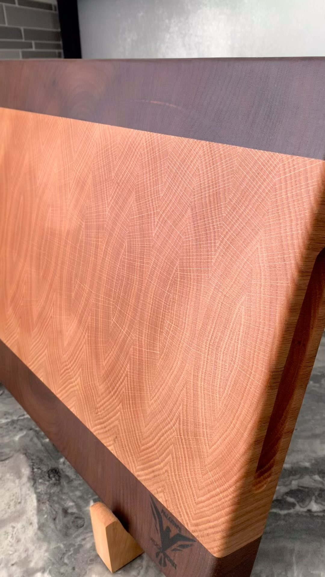 #endgraincuttingboard #endgrain #oak #walnut #cuttingboard #butcherblock #best #bespoke #saultstemarie #supportlocalbusiness #buylocal #supportsmallbusiness #chefstable #algomamade #ontariomade #canadamade #falconswoodwork