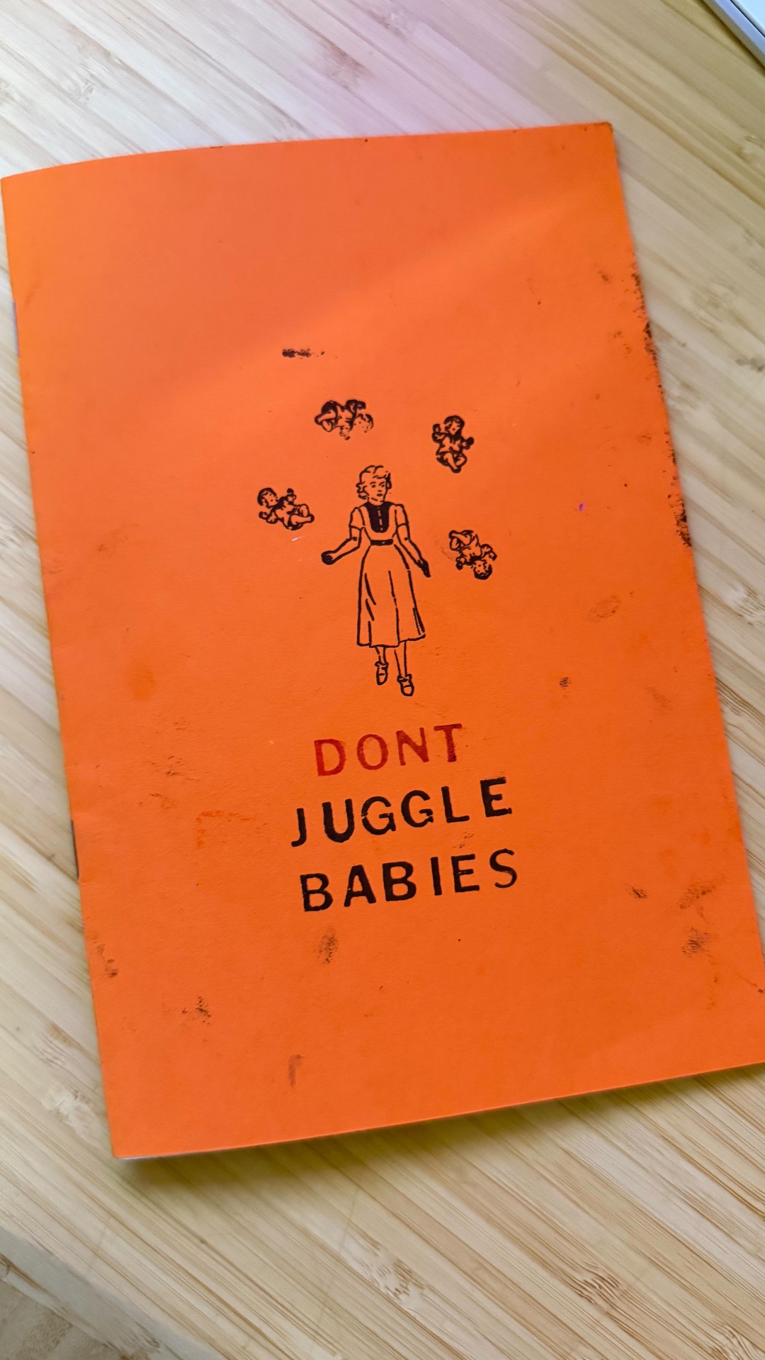 Had our first ‘ARTfernoon’ at our house yesterday and I found myself drawn to the collection of old stamps we have in the house. Just went with instinct and ended up with this. Might make a small run to sell and send some down to @sticky_institute just for fun
#Art #ARTfernoon #zines #stamps #stampart